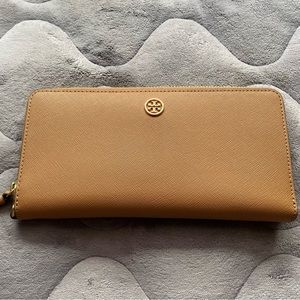 Gently Used - Tory Burch Travel Wallet/Wristlet